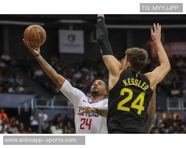 热火对阵黄蜂鲍威尔因腹股沟酸痛缺席场均24分73篮板能否继续发威