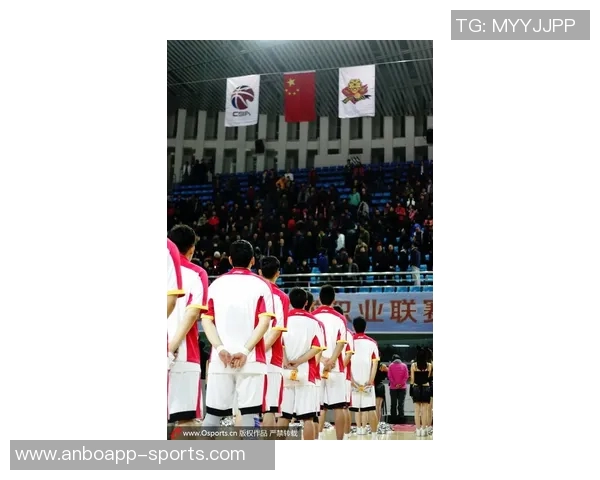 赛前升旗仪式上香港球员徐远征闭眼沉思引发热议 赛前升旗仪式上香港球员徐远征闭眼沉思引发热议